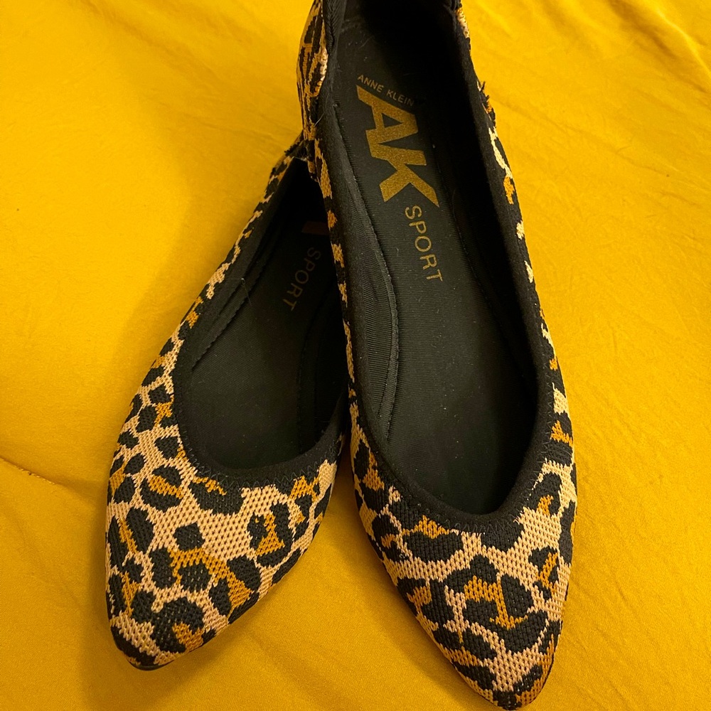 Anne Klein leopard print flats